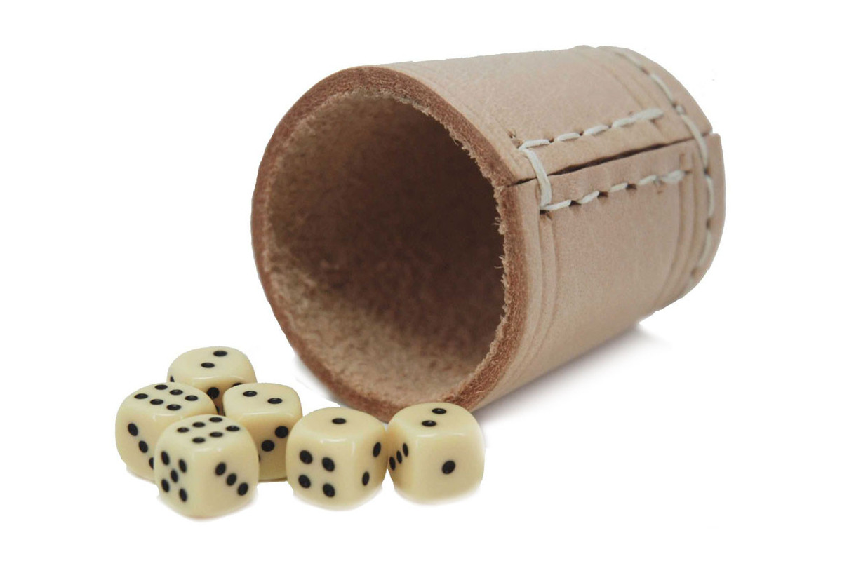 Gobelet en cuir 5cm + dés