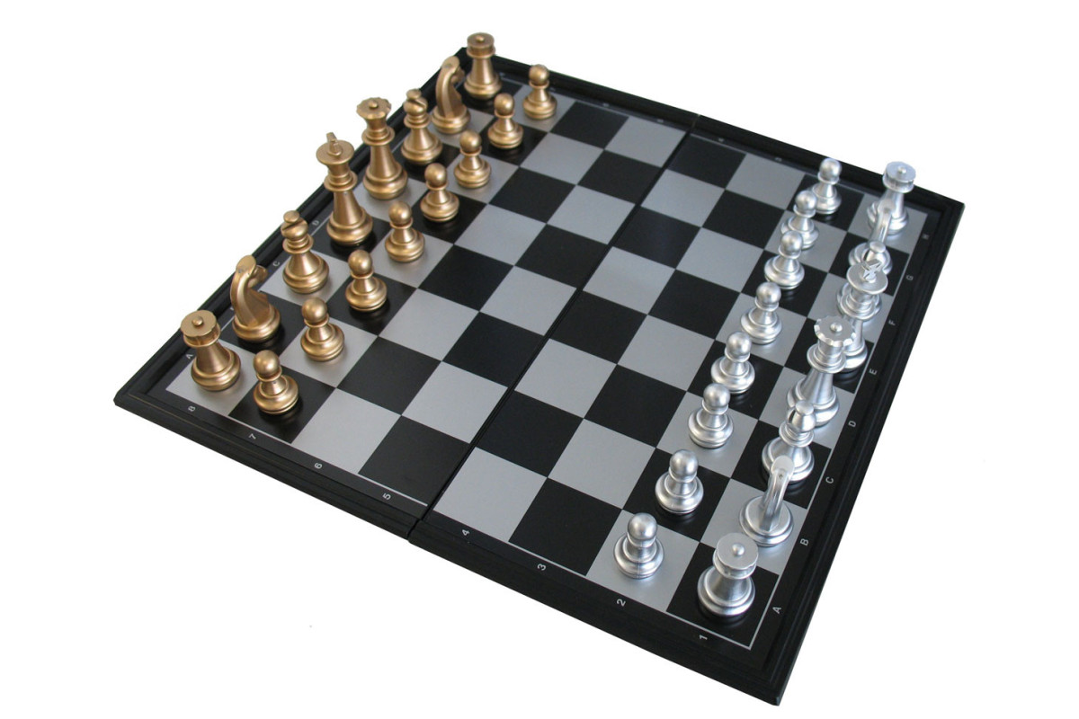 Echecs magnétique 25cm or / argent lettré