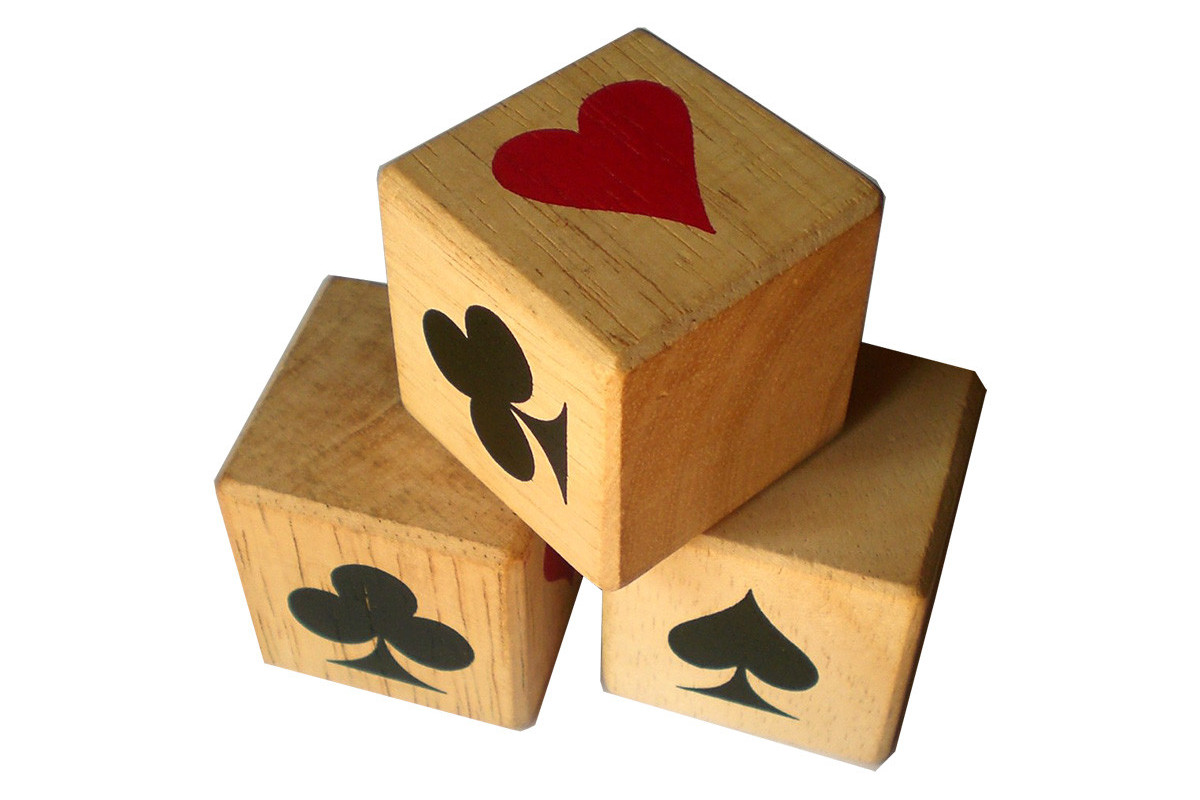 Dé d'atout en bois 3cm coins carrés (dé belote)